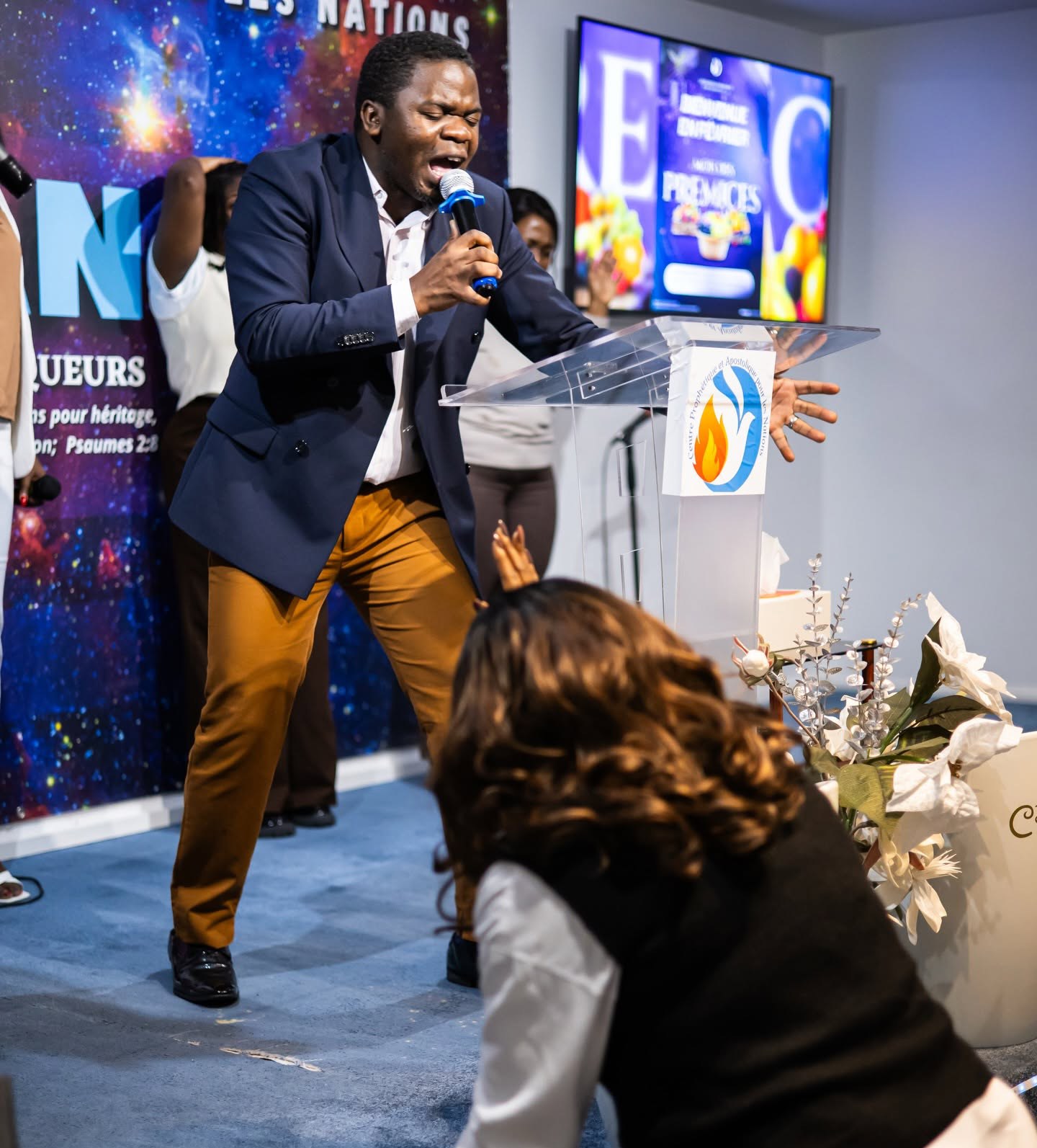Momento de oração durante o culto